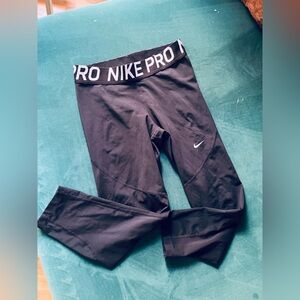 Nike Black Girls' Logo Waistband Athletic Leggings